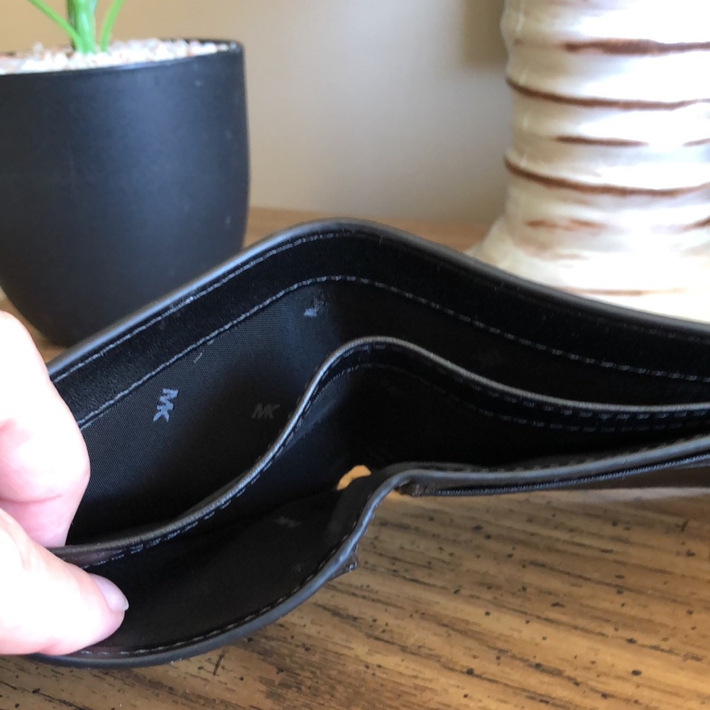 NEW Michael Kors Bifold Wallet - Picture 6 of 9